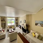 Lägenhet Sunset With Pool By Homing