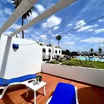 Sunset With Pool By Homing Lägenhet