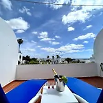 Lägenhet Sunset With Pool By Homing *