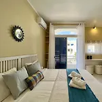 Lägenhet Sunset With Pool By Homing