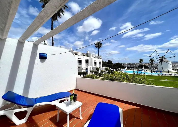 Sunset With Pool By Homing Appartement